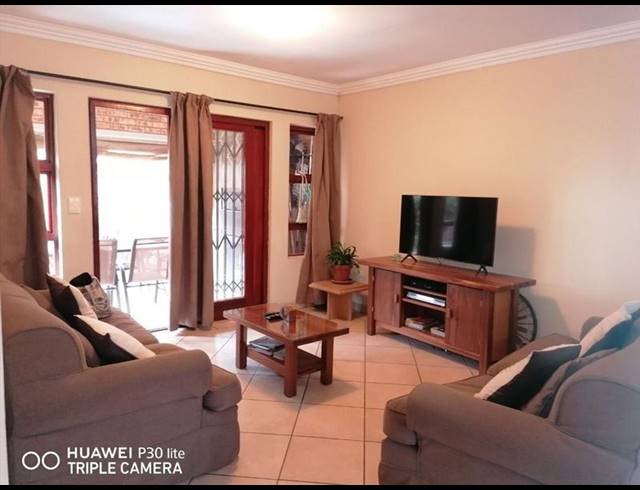 2 BEDROOM TOWNHOUSE FOR SALE IN BARTLETT